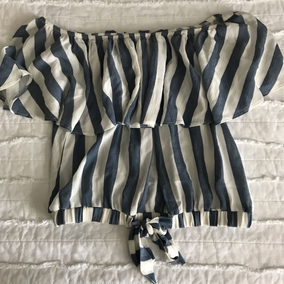 Off the Shoulder Crop Top - Picture 3 of 5